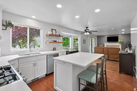 Kitchen - 1554 E Buttercup Dr, Sandy, UT 84092 photo 2 of 5