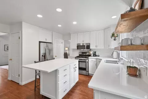 Kitchen - 1554 E Buttercup Dr, Sandy, UT 84092 photo 4 of 5