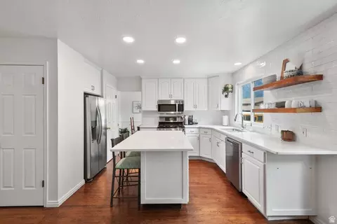 Kitchen - 1554 E Buttercup Dr, Sandy, UT 84092 photo 3 of 5