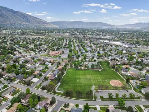 View/Area - 1554 E Buttercup Dr, Sandy, UT 84092 photo 6 of 8