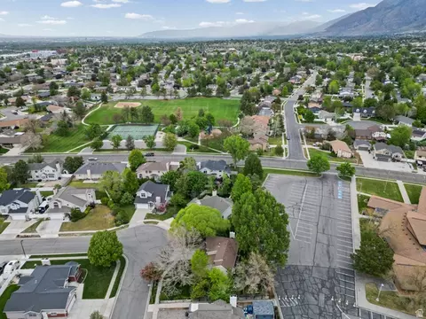 View/Area - 1554 E Buttercup Dr, Sandy, UT 84092 photo 5 of 8