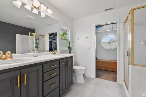Bath - 1554 E Buttercup Dr, Sandy, UT 84092 photo 3 of 4