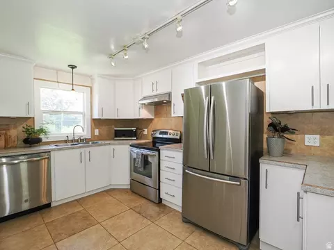 Kitchen - 140 W 500 S, Logan, UT 84321 photo 2 of 3