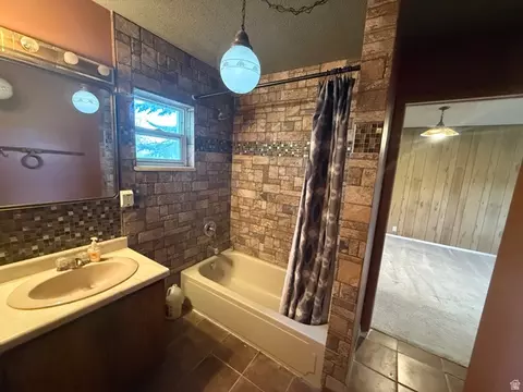 Bath - 23194 W Highway 35 Hwy, Duchesne, UT 84021 photo 2 of 4
