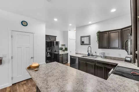 Kitchen - 659 E 380 N, Vineyard, UT 84059 photo 2 of 4
