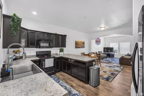 Kitchen - 659 E 380 N, Vineyard, UT 84059 photo 3 of 4