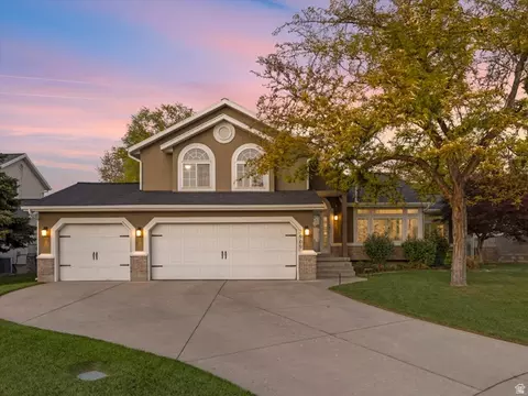 7909 S Twelve Pines Dr, Sandy, UT 84094