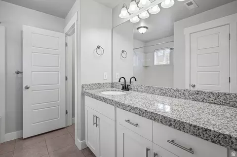 Bath - 7549 N Hutch Ln, Eagle Mountain, UT 84005 photo 2 of 5