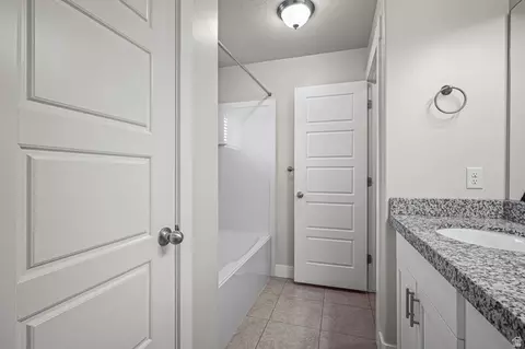 Bath - 7549 N Hutch Ln, Eagle Mountain, UT 84005 photo 3 of 5