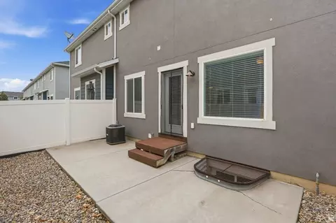 Exterior - 7549 N Hutch Ln, Eagle Mountain, UT 84005 photo 2 of 3