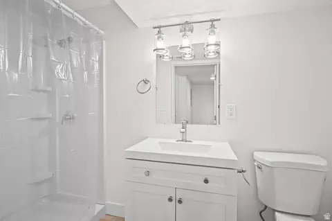 Bath - 7549 N Hutch Ln, Eagle Mountain, UT 84005 photo 5 of 5