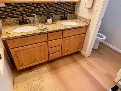 Bath - 775 E Green Field Cir S, River Heights, UT 84321 photo 3 of 5