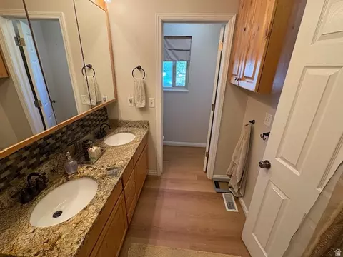 Bath - 775 E Green Field Cir S, River Heights, UT 84321 photo 4 of 5