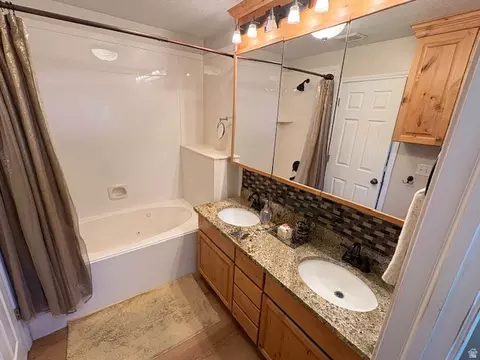 Bath - 775 E Green Field Cir S, River Heights, UT 84321 photo 2 of 5