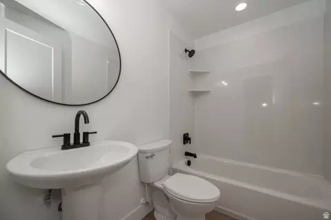 Bath - 2563 E 2250 N, Layton, UT 84040 photo 4 of 5