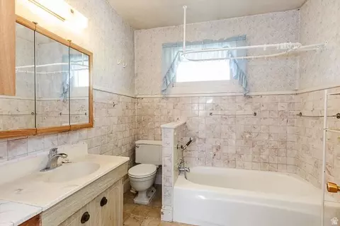 Bath - 365 W 200 N, Logan, UT 84321 photo 1 of 1