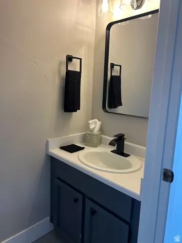 696 E Williamsburg Park Cir, Sandy, UT 84070 photo 6