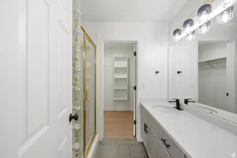 Bath - 9217 S Jefferson Cv, Sandy, UT 84070 photo 2 of 4