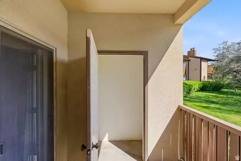 Exterior - 9217 S Jefferson Cv, Sandy, UT 84070 photo 3 of 10