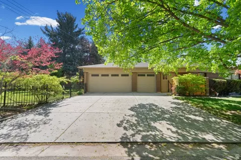 Exterior - 2931 E Robidoux Rd S, Sandy, UT 84093 photo 10 of 12