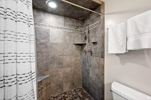 Bath - 623 E 3990 S, Millcreek, UT 84107 photo 4 of 4