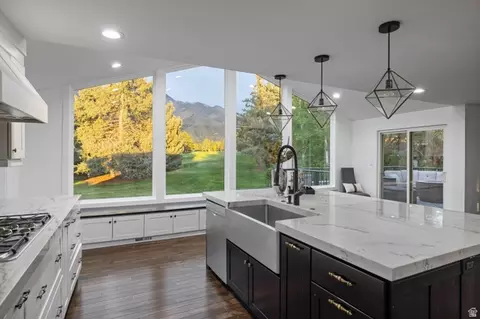 8479 S Escalante Dr, Sandy, UT 84093