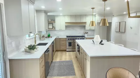 Kitchen - 8492 S Mesa Dr E, Sandy, UT 84093 photo 2 of 5