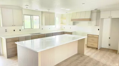 8492 S Mesa Dr E, Sandy, UT 84093