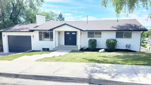 8492 S Mesa Dr E, Sandy, UT 84093