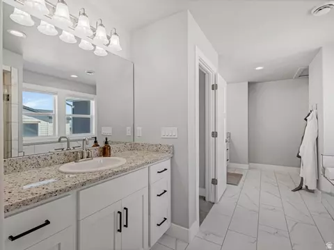 Bath - 854 W 1950 S, Orem, UT 84058 photo 3 of 6