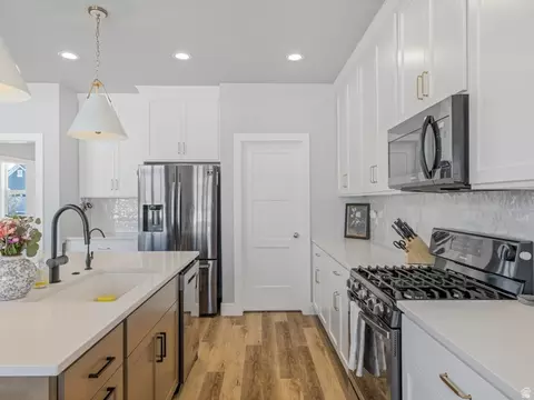 Kitchen - 854 W 1950 S, Orem, UT 84058 photo 4 of 4