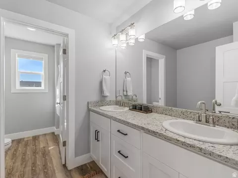 Bath - 854 W 1950 S, Orem, UT 84058 photo 5 of 6
