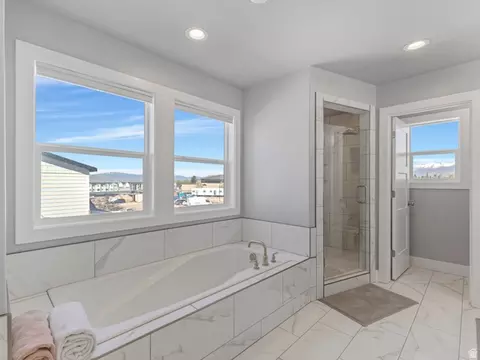 Bath - 854 W 1950 S, Orem, UT 84058 photo 2 of 6