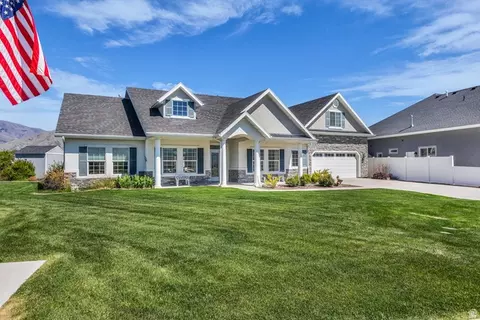 552 W 98 St N, Hyrum, UT 84319