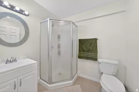 Bath - 182 W 300 N # 4, Bountiful, UT 84010 photo 2 of 4