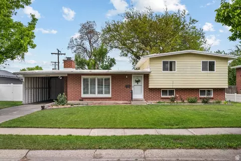 1954 W Theckston Rd, Taylorsville, UT 84129