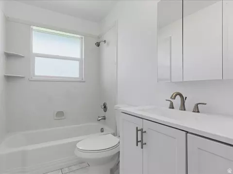 Bath - 473 E 1650 S, Bountiful, UT 84010 photo 1 of 2