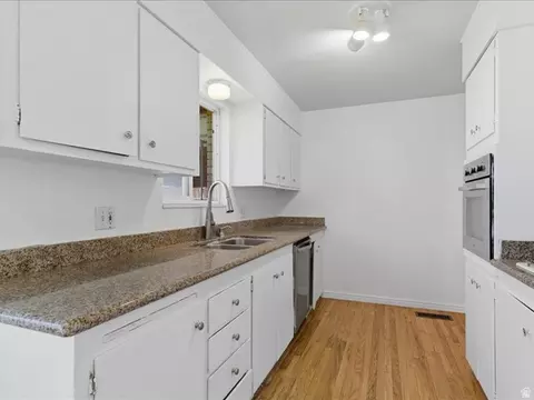 Kitchen - 473 E 1650 S, Bountiful, UT 84010 photo 2 of 4