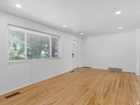 Living - 473 E 1650 S, Bountiful, UT 84010 photo 3 of 6