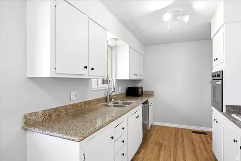 Kitchen - 473 E 1650 S, Bountiful, UT 84010 photo 2 of 3
