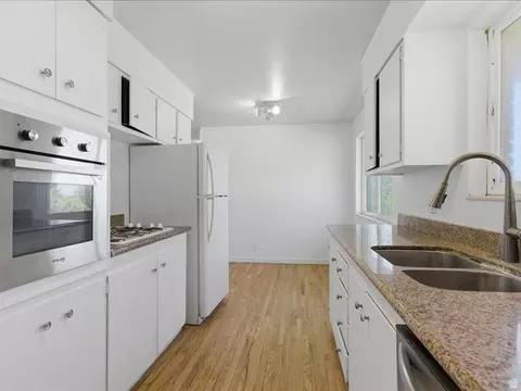 Kitchen - 473 E 1650 S, Bountiful, UT 84010 photo 4 of 4