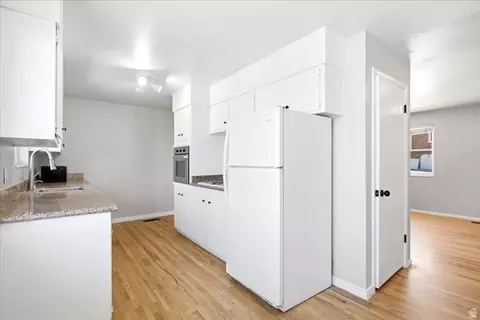 Kitchen - 473 E 1650 S, Bountiful, UT 84010 photo 1 of 3
