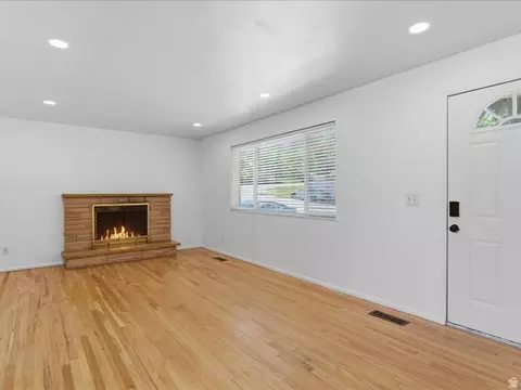 Living - 473 E 1650 S, Bountiful, UT 84010 photo 1 of 6
