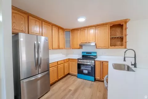 Kitchen - 1138 Elgin Ave, Millcreek, UT 84106 photo 3 of 4