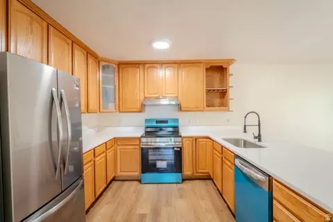 Kitchen - 1138 Elgin Ave, Millcreek, UT 84106 photo 2 of 4