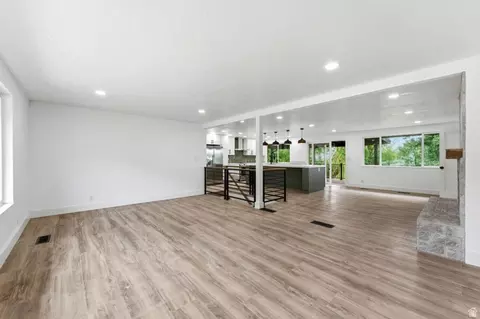 Living - 871 N Bonita Way E, Centerville, UT 84014 photo 3 of 10