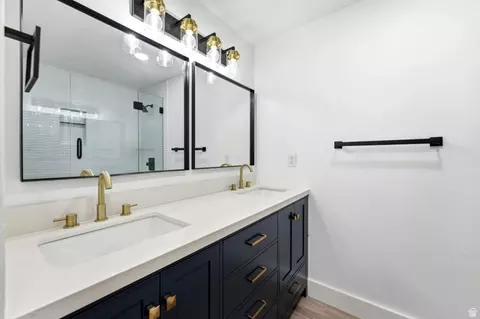 Bath - 871 N Bonita Way E, Centerville, UT 84014 photo 2 of 5