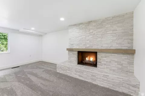 Living - 871 N Bonita Way E, Centerville, UT 84014 photo 8 of 10
