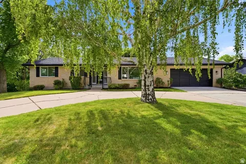 Exterior - 871 N Bonita Way E, Centerville, UT 84014 photo 4 of 13