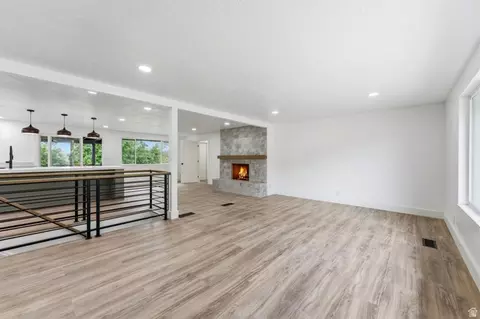 Living - 871 N Bonita Way E, Centerville, UT 84014 photo 4 of 10